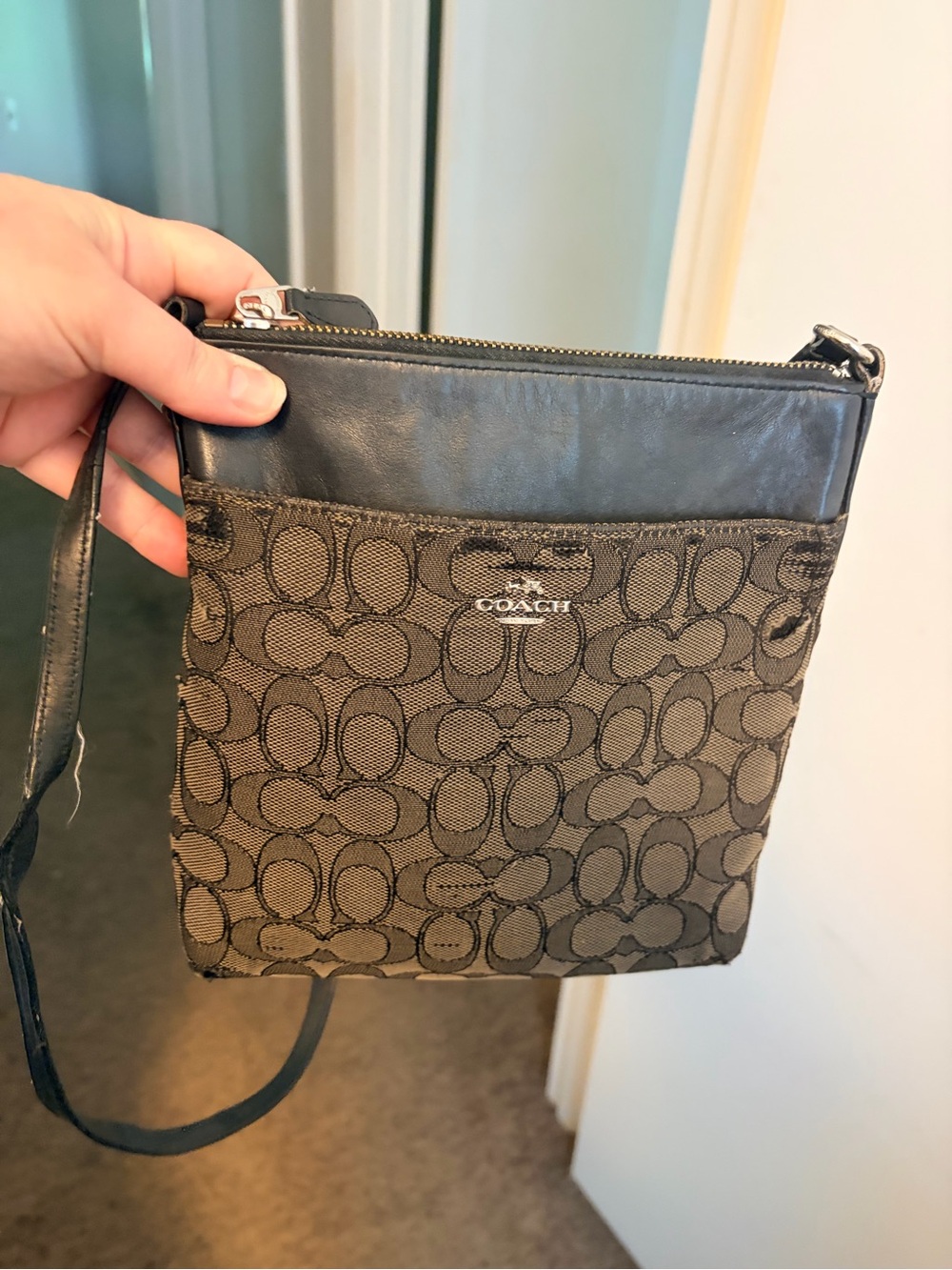 COACH Kitt Messenger Crossbody Bag Black Gray Signature Canvas Leather Fair Cond